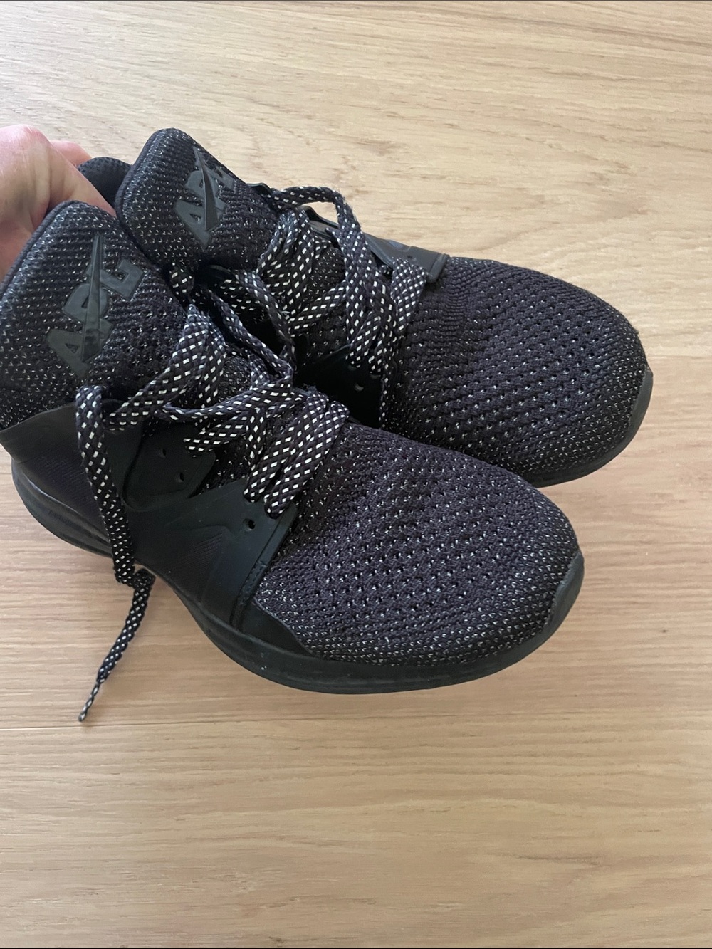 APL sneaker